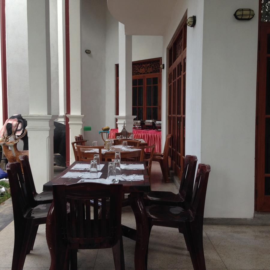 Mahakumara White House Hotel กาลูทารา ภายนอก รูปภาพ