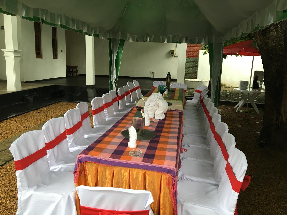 Mahakumara White House Hotel กาลูทารา ภายนอก รูปภาพ