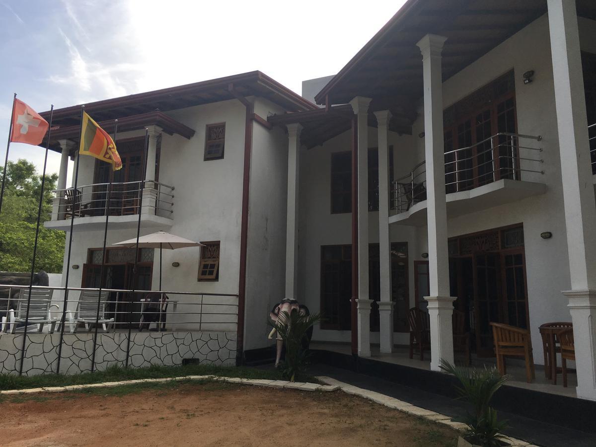 Mahakumara White House Hotel กาลูทารา ภายนอก รูปภาพ